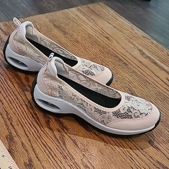 NWOT pink lace sketches inspired slip on shoes - Picture 2 of 6